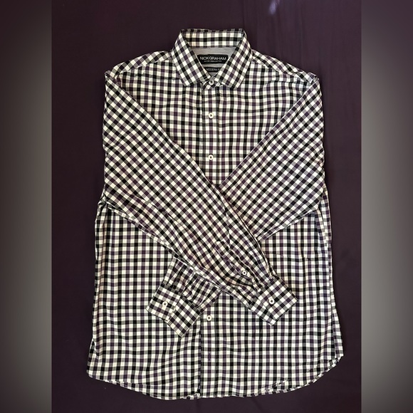 Other - Men’s checkered button downing sleeve shirt